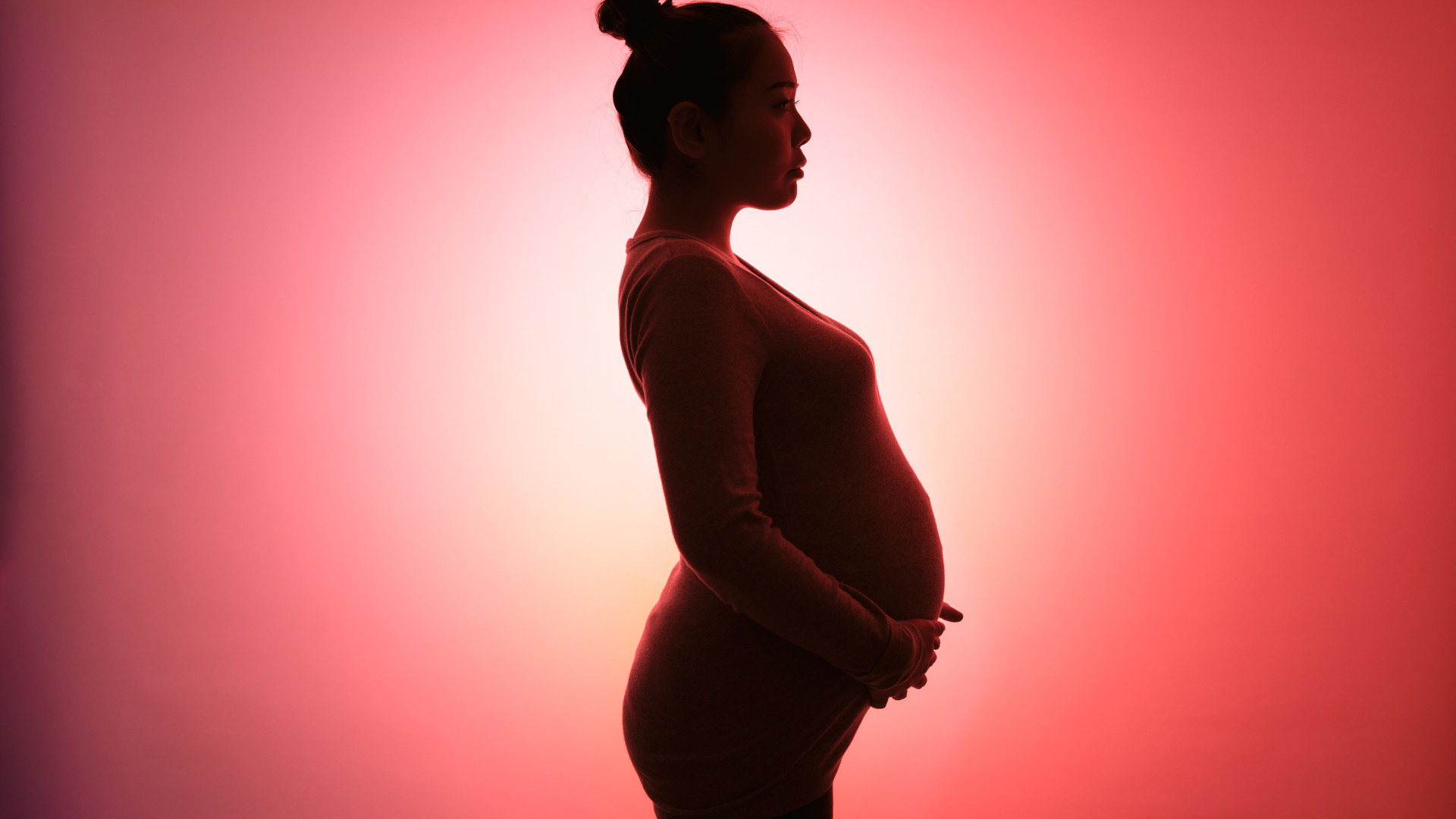 silhouette of a pregnant woman