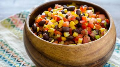 Ensalada De Frijoles Negros Y Maíz Con Lima